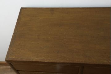 和製アンティーク　昭和レトロ　シンプルなデザインで取り入れやすいチェスト(洋服タンス、和箪笥、整理タンス、衣装箪笥、収納箪笥、引き出し)(R-069911)