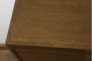 和製アンティーク　昭和レトロ　シンプルなデザインで取り入れやすいチェスト(洋服タンス、和箪笥、整理タンス、衣装箪笥、収納箪笥、引き出し)(R-069911)