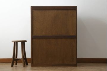 和製アンティーク　昭和レトロ　シンプルなデザインで取り入れやすいチェスト(洋服タンス、和箪笥、整理タンス、衣装箪笥、収納箪笥、引き出し)(R-069911)