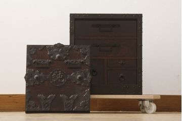 中古　希少!!　職人手造り　木戸良平作　重厚な金具とかくしのからくりが魅力の酒田船箪笥(掛硯型、懸硯型、舟箪笥、銭箱、時代箪笥、帳場箪笥、小物収納、小引き出し)(定価約170万円)(R-069912)