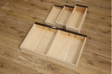 中古　希少!!　職人手造り　木戸良平作　重厚な金具とかくしのからくりが魅力の酒田船箪笥(掛硯型、懸硯型、舟箪笥、銭箱、時代箪笥、帳場箪笥、小物収納、小引き出し)(定価約170万円)(R-069912)