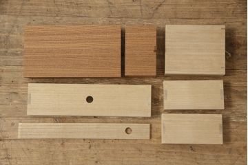 中古　希少!!　職人手造り　木戸良平作　重厚な金具とかくしのからくりが魅力の酒田船箪笥(掛硯型、懸硯型、舟箪笥、銭箱、時代箪笥、帳場箪笥、小物収納、小引き出し)(定価約170万円)(R-069912)