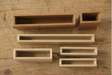 中古　希少!!　職人手造り　木戸良平作　重厚な金具とかくしのからくりが魅力の酒田船箪笥(掛硯型、懸硯型、舟箪笥、銭箱、時代箪笥、帳場箪笥、小物収納、小引き出し)(定価約170万円)(R-069912)