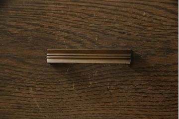 和製ビンテージ　ナラ(楢)材　神戸洋家具　落ち着いた色味と上品でクラシカルなデザインが素敵なチェスト(引き出し、洋服タンス、収納箪笥、衣装箪笥、飾り棚、ヴィンテージ)(R-069915)