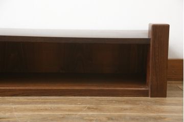 和製アンティーク　欅(ケヤキ)材　天板桑材　落ち着いた色味と木目が美しい置き床(置床、ローボード、テレビ台、テレビボード、収納棚、飾り台)(R-069916)