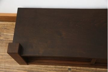 和製アンティーク　欅(ケヤキ)材　天板桑材　落ち着いた色味と木目が美しい置き床(置床、ローボード、テレビ台、テレビボード、収納棚、飾り台)(R-069916)