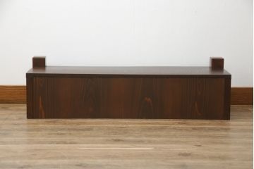 和製アンティーク　欅(ケヤキ)材　天板桑材　落ち着いた色味と木目が美しい置き床(置床、ローボード、テレビ台、テレビボード、収納棚、飾り台)(R-069916)