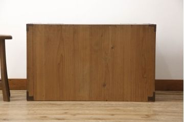 和製アンティーク　前面桐材　 引手金具が存在感のある会津箪笥ローボード(和たんす、時代箪笥、収納箪笥、衣装箪笥、引き出し、ローチェスト、テレビ台)(R-069918)