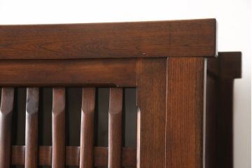 中古　美品　ニレ材　和の空間に取り入れたいシックな二段重ね水屋箪笥(キャビネット、食器棚、戸棚、収納棚、重ね戸棚)(R-069920)