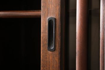 中古　美品　ニレ材　和の空間に取り入れたいシックな二段重ね水屋箪笥(キャビネット、食器棚、戸棚、収納棚、重ね戸棚)(R-069920)