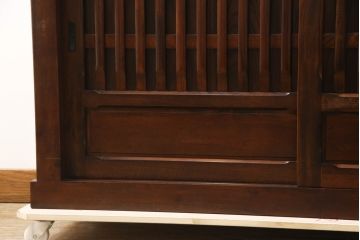 中古　美品　ニレ材　和の空間に取り入れたいシックな二段重ね水屋箪笥(キャビネット、食器棚、戸棚、収納棚、重ね戸棚)(R-069920)