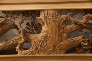 アンティーク建具　高級品!!　製作費推定100万円　井波彫刻　斎藤光洋作　生命力に溢れた鷲と松が目を惹く両面彫刻欄間1枚(明り取り、明かり取り)(R-069926)