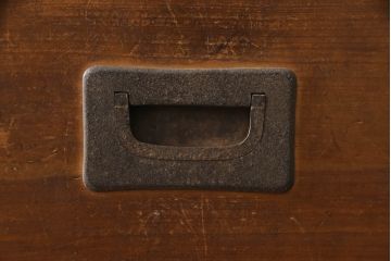 和製アンティーク　すっきりとした佇まいがモダンな印象を与える二段重ね時代箪笥(収納箪笥、衣装箪笥、和タンス、引き出し)(R-069928)