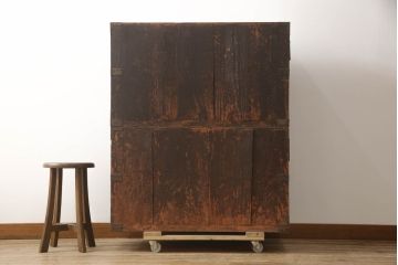 和製アンティーク　時代を経た趣が感じられる二段重ねの関東衣装箪笥(和たんす、時代箪笥、収納箪笥、引き出し、重ねタンス、整理箪笥)(R-069936)