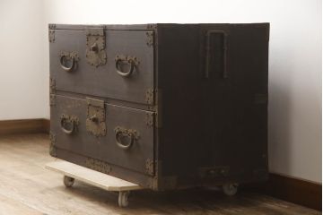 和製アンティーク　時代を経た趣が感じられる関東時代箪笥ローチェスト(和たんす、時代箪笥、収納箪笥、衣装箪笥、引き出し、ローボード、テレビ台)(R-069937)