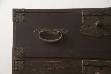和製アンティーク　時代を経た趣が感じられる関東時代箪笥ローチェスト(和たんす、時代箪笥、収納箪笥、衣装箪笥、引き出し、ローボード、テレビ台)(R-069937)