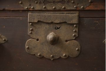 和製アンティーク　時代を経た趣が感じられる関東時代箪笥ローチェスト(和たんす、時代箪笥、収納箪笥、衣装箪笥、引き出し、ローボード、テレビ台)(R-069938)