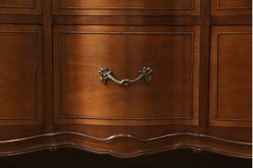 中古　美品　DREXEL HERITAGE(ドレクセルヘリテイジ)　Touraine(ツーレイン)　エレガントな雰囲気が魅力的なチェスト(サイドボード、サイドチェスト、引き出し)(定価約49万円)(R-069939)