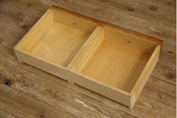 中古　横浜クラシック家具　ダニエル(Daniel)　スパニッシュシリーズ　S-301　艶のある木肌と品のある佇まいが美しいライティングビューロー(簿記机、ワークデスク、収納棚、戸棚、キャビネット、引き出し、在宅ワーク用、在宅用)(R-069941)