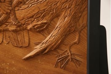 和製ビンテージ　高級品　欅(ケヤキ)材　井波彫刻　斉藤光洋作　1枚板　迫力ある彫刻が素晴らしい漆塗り枠の衝立て(つい立て、衝い立て、仕切り、パーテーション、一枚板、ヴィンテージ)(定価約180万円)(R-069943)
