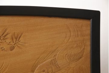 和製ビンテージ　高級品　欅(ケヤキ)材　井波彫刻　斉藤光洋作　1枚板　迫力ある彫刻が素晴らしい漆塗り枠の衝立て(つい立て、衝い立て、仕切り、パーテーション、一枚板、ヴィンテージ)(定価約180万円)(R-069943)