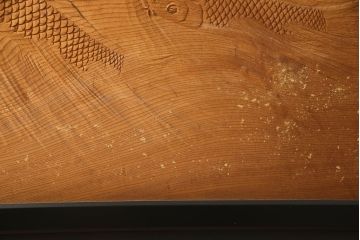 和製ビンテージ　高級品　欅(ケヤキ)材　井波彫刻　斉藤光洋作　1枚板　迫力ある彫刻が素晴らしい漆塗り枠の衝立て(つい立て、衝い立て、仕切り、パーテーション、一枚板、ヴィンテージ)(定価約180万円)(R-069943)