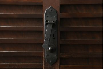 和製アンティーク　前面檜(ヒノキ)材　時代を経た趣あふれる佇まいが印象的な美濃帳場箪笥(時代箪笥、和タンス、収納たんす、整理箪笥、引き出し、収納棚、戸棚)(R-069944)
