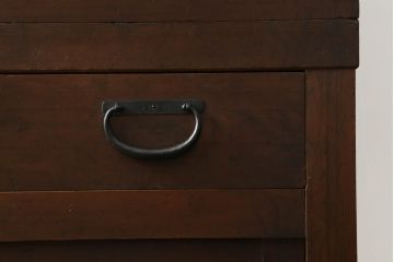 和製アンティーク　前面檜(ヒノキ)材　時代を経た趣あふれる佇まいが印象的な美濃帳場箪笥(時代箪笥、和タンス、収納たんす、整理箪笥、引き出し、収納棚、戸棚)(R-069944)