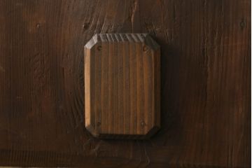 和製アンティーク　前面檜(ヒノキ)材　時代を経た趣あふれる佇まいが印象的な美濃帳場箪笥(時代箪笥、和タンス、収納たんす、整理箪笥、引き出し、収納棚、戸棚)(R-069944)