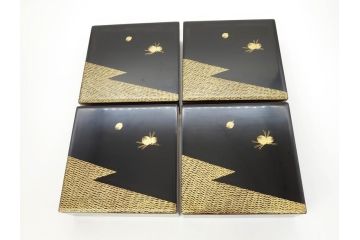 漆光堂　輪島塗　沈金　蒔絵　松に鶴　上品で縁起の良い柄の手提げ重箱(懐石道具、四段重、弁当箱、木製、漆器、松葉、松の実、共箱付き)(R-069955)