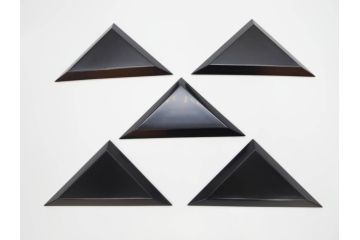 漆光堂　輪島塗　沈金　蒔絵　松に鶴　上品で縁起の良い柄の手提げ重箱(懐石道具、四段重、弁当箱、木製、漆器、松葉、松の実、共箱付き)(R-069955)