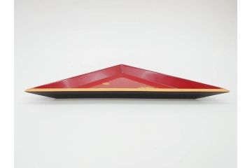 漆光堂　輪島塗　沈金　蒔絵　松に鶴　上品で縁起の良い柄の手提げ重箱(懐石道具、四段重、弁当箱、木製、漆器、松葉、松の実、共箱付き)(R-069955)