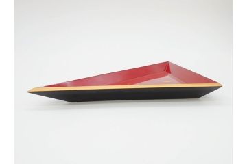 漆光堂　輪島塗　沈金　蒔絵　松に鶴　上品で縁起の良い柄の手提げ重箱(懐石道具、四段重、弁当箱、木製、漆器、松葉、松の実、共箱付き)(R-069955)