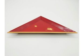 漆光堂　輪島塗　沈金　蒔絵　松に鶴　上品で縁起の良い柄の手提げ重箱(懐石道具、四段重、弁当箱、木製、漆器、松葉、松の実、共箱付き)(R-069955)