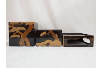 平安　俊勝　大胆に描かれた老松の高蒔絵が美しい五段重箱&重台セット(二段重、三段重、共箱付き、漆器、お重)(R-069956)