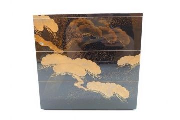 平安　俊勝　大胆に描かれた老松の高蒔絵が美しい五段重箱&重台セット(二段重、三段重、共箱付き、漆器、お重)(R-069956)