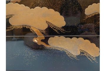 平安　俊勝　大胆に描かれた老松の高蒔絵が美しい五段重箱&重台セット(二段重、三段重、共箱付き、漆器、お重)(R-069956)