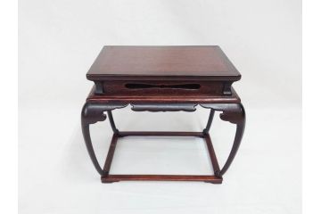 唐木　紫檀(シタン)材　細やかな意匠が施された上品な雰囲気の花台(飾り台、ディスプレイ台、共箱付き)(R-069958)
