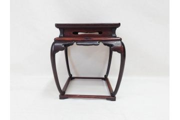 唐木　紫檀(シタン)材　細やかな意匠が施された上品な雰囲気の花台(飾り台、ディスプレイ台、共箱付き)(R-069958)