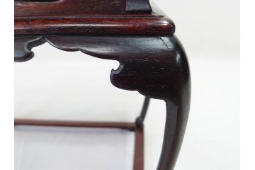 唐木　紫檀(シタン)材　細やかな意匠が施された上品な雰囲気の花台(飾り台、ディスプレイ台、共箱付き)(R-069958)