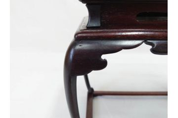 唐木　紫檀(シタン)材　細やかな意匠が施された上品な雰囲気の花台(飾り台、ディスプレイ台、共箱付き)(R-069958)