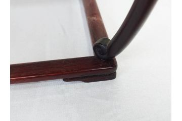 唐木　紫檀(シタン)材　細やかな意匠が施された上品な雰囲気の花台(飾り台、ディスプレイ台、共箱付き)(R-069958)