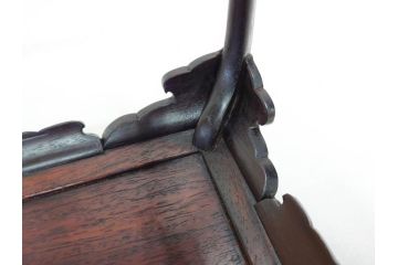 唐木　紫檀(シタン)材　細やかな意匠が施された上品な雰囲気の花台(飾り台、ディスプレイ台、共箱付き)(R-069958)