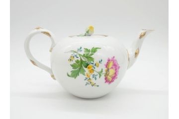 ドイツ　マイセン　Meissen　ベーシックフラワー　二つ花　花の装飾が素敵なティーポット(洋食器)(R-069961)
