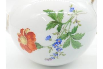 ドイツ　マイセン　Meissen　ベーシックフラワー　二つ花　花の装飾が素敵なティーポット(洋食器)(R-069961)