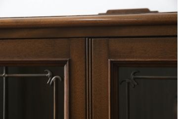 中古　美品　神戸元町欧風家具メープル不二屋製　マホガニー材の高級キャビネット(収納棚、戸棚)(R-069966)