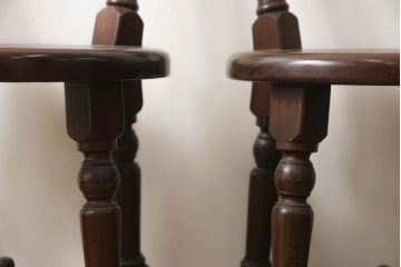 和製ビンテージ　九州民芸家具　凝った意匠が目を惹くシックな佇まいの南京小椅子2脚セット(板座チェア、ダイニングチェア、イス、いす、ヴィンテージ)(R-069968)