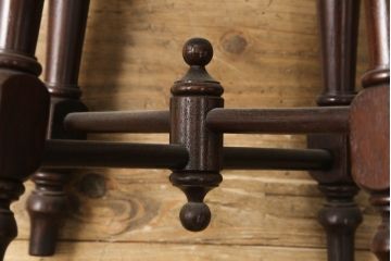 和製ビンテージ　九州民芸家具　凝った意匠が目を惹くシックな佇まいの南京小椅子2脚セット(板座チェア、ダイニングチェア、イス、いす、ヴィンテージ)(R-069968)