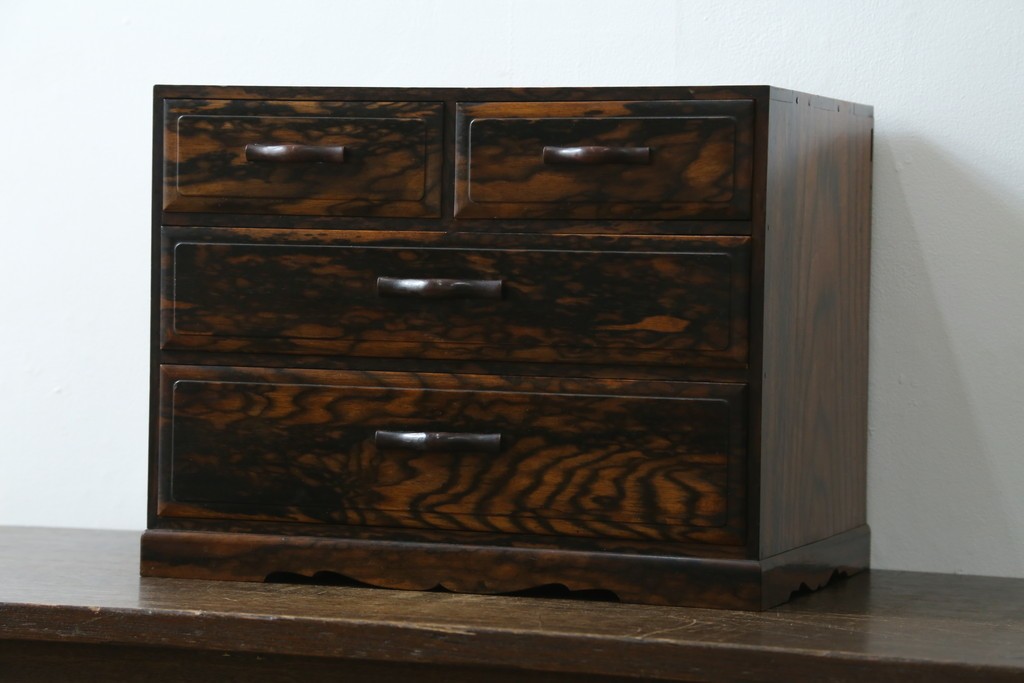 和製アンティーク　高級品!!　指物工芸　内部桐材　上品かつシックな佇まいの総黒柿くじゃく杢の裁縫箱　(R-069973)