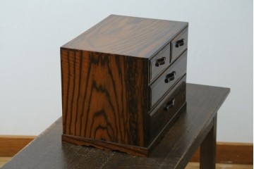 和製アンティーク　高級品!!　指物工芸　内部桐材　上品かつシックな佇まいの総黒柿くじゃく杢の裁縫箱　(R-069973)